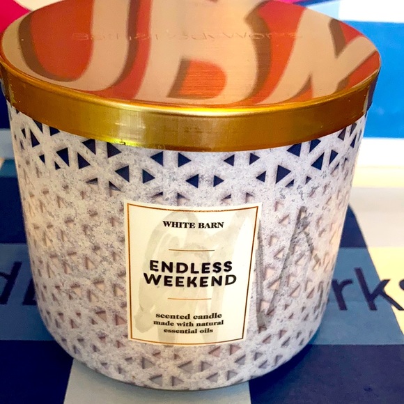 Bath & Body Works Endless Weekend Candle